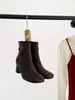 Botas de Cano Curto Femininas com Salto Grosso, Novidade Outono/Inverno 2026, Bico Quadrado Vintage, Zíper Traseiro, Botas Chelsea Slimming Versáteis de Salto Alto