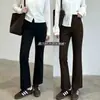 Super confortável! Calças pretas, de corte justo, levemente abertas na barra, que fazem suas pernas parecerem mais longas e finas! Calça preta minimalista de corte reto sem cós
