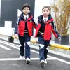 Uniforme escolar para estudiantes de primaria y secundaria traje ropa de clase para niños primavera, otoño e invierno deportes chaqueta exterior de tres piezas jardín de infantes Ropa de jardín
