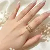 Diseño europeo minimalista de lujo anillo abierto de corazón para mujer anillo liso de acero inoxidable de alta gama anillo para dedo ajustable