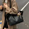 Otoño e Invierno 2025 Popular Bolso de Hombro de Cuero Suave Moderno Bolso Tote de Gran Capacidad Casual Más Fácil de Combinar Bolso para Mujer para el Trabajo Bolso de Axila