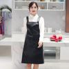 Delantal de cuero PU para adultos, impermeable y a prueba de aceite, de cocina, de cuero suave, de moda para mujer, ropa de trabajo para el hogar, con logotipo impreso en la cintura.