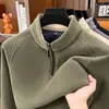 Sudadera con cuello alto y cremallera estilo Old Money para hombre 2026 Otoño e Invierno Nuevo Estilo Gruesa con Forro Polar Cálida y Resistente al Frío Sudadera para Hombre Venta al por Mayor