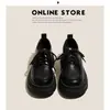 Sapatos pretos de couro com sola grossa e forro de fleece, novos para 2026, outono e inverno, versáteis, estilo britânico, com cadarço, plataforma, mocassins para mulheres