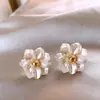Nuevos Pendientes Populares de Flor y Perla 2026, Diseño de Nicho con un Toque de Lujo, Pendientes de Botón de Pétalo Ultra-Fairy de Lujo Ligero