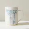 Xícara de Chá Cerâmica Estilo Dinastia Tang e Song com Design Criativo de Bambu Pintado à Mão, Caneca de Escritório com Tampa e Filtro Interno para Separar Chá e Água