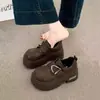 Mocassins com Fivela Retro Femininos 2026 Novo Outono Sapatos com Pequeno Aumento de Altura e Solado Grosso Confortáveis Versáteis Sapatos Pequenos de Couro