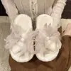 Chinelos de pelúcia femininos com dedos abertos e tira cruzada, solas macias, adequados para uso externo, confortáveis, novos para outono e inverno, chinelos de casa