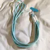 Correa para teléfono móvil, cruzada, para llevar en la muñeca, con anillo para colgar, tarjetero, monedero, accesorio con sensación de alta gama, al por mayor, con agujeros para el teléfono en ambos extremos