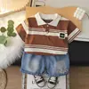 2026 Ropa Nueva de Verano para Niños Camisa Polo Rayada de Moda con Cuello Campana y Letras Conjunto de Dos Piezas