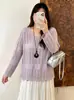 Blusa vintage de tricô com decote V e detalhes vazados para mulheres plus size, estilo outono 2026, modelagem solta com barra de renda para mulheres plus size