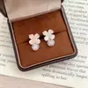 Pendientes de Bola de Zirconia con Flor de Concha de Lujo Ligero y de Nicho Pendientes Dulces y de Moda Accesorios para Orejas Elegantes y Graciosos Nuevo Estilo 2026 para Mujeres