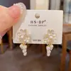 Pendientes de Borla de Perla con Forma de Pétalo de Diamante Simples de Moda Retro Francesa Pendientes de Diseño Único de Lujo Ligero Personalizados para Mujeres