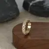 Anillo Abierto Personalizado para Mujer con Baño de Oro Real y Circonita Microincrustada, Anillo Geométrico de Alta Gama, Exquisito Anillo para Dedo Índice Estilo Ins