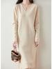 Elegante Vestido Básico de Lana con Cuello en V Estilo Commuter para Mujer Otoño e Invierno Largo con Abertura Lateral Nuevo Color Sólido Vestido Base