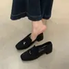 Zapatos de Cuero Pequeños Retro Británicos de Gamuza con Punta Cuadrada 2026 Estilo Nuevo de Primavera Mocasines sin Cordones Zapatos Tipo Gorro con Tacón Grueso