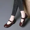 2026 Moda Versátil Primavera Outono Novo Retro Bico Redondo Baixo Salto Bloco Couro Macio Salto Baixo Sapatos de Salto Único Feminino para o Trabalho Fivela Única