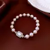 Pulseira de pérolas irregulares com fivela em T design de moda francesa pulseira retrô de amor pulseira de temperamento de celebridade da internet para mulheres