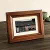 Moldura de Foto de Madeira Maciça Estilo Retrô Americano para Mesa 6 polegadas 7 polegadas A4 Moldura para Fotografia de Estúdio Cor de Noz Moldura de Foto para Pendurar na Parede Venda por Atacado