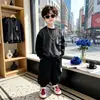 Conjunto de suéter de retazos con forro polar para niños, estilo coreano, atuendo de dos piezas fresco y moderno para niños, ropa infantil para exportación
