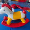 Cavalo de Balanço Inflável Grande, Equipamento de Diversão Antiderrapante e Resistente ao Desgaste para Exterior, Fabricante de Equipamento de Instalação Rápida para Atividades de Jardim de Infância