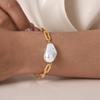 Acero Inoxidable Imitación Oro 18K Perla Barroca Clásico Retro Francés Pulsera Europea y Americana Joyería de Mano al Mayoreo Br-2367