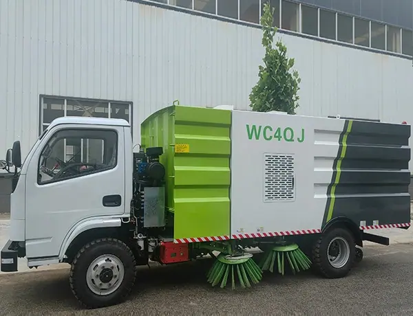 WC4QJ型防爆柴油机无轨胶轮清扫车.jpg