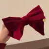 Grampo de Cabelo Vermelho de Veludo com Laço para Outono e Inverno, Modelo Novo 2026, Presilha de Cabelo de Ano Novo, Acessório de Cabelo para Mulheres
