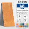 Painéis artísticos dourados feitos sob medida, pedra macia com acabamentos nas cores ferrugem e cobre, parede de fundo macia verde escura, painéis dourados, pedra flexível