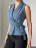 Camiseta sin mangas de cuello en V con nudo frontal, estilo europeo y americano, disponible en stock para mujer, corte ajustado, top de algodón y lino con textura azul, modelo nuevo