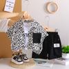 Conjunto Infantil Manga Curta Verão 2025 Novo Camisa Infantil Estampa de Leopardo Shorts Casuais Conjunto de Duas Peças Roupa de Verão da Moda Roupa Infantil
