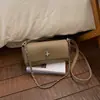 Bolsa Feminina Transfronteiriça Estilo Coreano Versátil de Alta Qualidade para o Dia a Dia Bolsa de Ombro 2026 Novo Design de Nicho Bolsa Transversal com Corrente