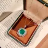 Moda Retro Lujo Algodón Colgante Esmeralda Collar de Piedras Preciosas de Color Lujo Ligero de Alta Gama con Diamante de Alto Carbono en Forma de Almohada para Mujeres
