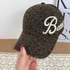 Nova Marca Tendência Estampa de Leopardo Retrô Letras Bordadas Jeans Lavado Aba Reta Chapéu Feminino Versátil Afina o Rosto Boné de Baseball Masculino