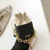 Estilo Ocidental Nova Caixa Quadrada com Cordão 2024 Nova Moda Casual Corrente Simples Ombro Transversal Portátil Pequena Bolsa Quadrada