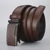 Nuevo cinturón de cuero con patrón de lichi y hebilla automática, adecuado para hombres jóvenes y de mediana edad, moderno y casual, ideal para ropa de negocios y diseñado para ser fácil de usar