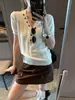 Moque: Estilo de blogger inteligente, diseño de inspiración coreana, cuello en V abotonado, tejido de canalé, top ajustado de manga corta MQ1880