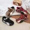 Sapatos Infantis Estilo Alemão 2026 Outono Novos Tênis Esportivos Sapatos para Caminhada de Criança Pequena Sapatos Forrest Gump Cor Color Block Retrô Sapatos Casuais Tendência