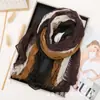 Lenço Plissado Degradê Vintage Outono/Inverno 2026 Lenço de Seda Amassado Artístico Casual Lenço Quente e Estiloso para Mulheres