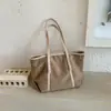 Bolsa feminina de grande capacidade, versátil, estilo preppy, preta, bolsa tote de couro macio para o trabalho, casual, bolsa transfronteiriça moderna