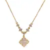 Collar Colgante de Cuatro Hojas de Zircón Exquisito y Nácar Japonés Coreano Temperamento Lujo Ligero Simple Diseño Único Súper Brillante