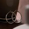 Pendientes Versátiles Geométricos Redondos 2025 Moda de Gama Alta Pendientes de Aro Lisos Pendientes de Diseño de Nicho de Lujo Accesible para Mujer