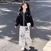 Moda para Crianças Médias e Grandes 2026 Primavera/Outono Estilo Casual Design Chique Calças Compridas Calças de Pernas Largas Conjunto de Duas Peças Tendência