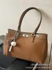 Bolsa Tote de Gran Capacidad para Viajes Diarios para Mujer 2025 Nuevo Otoño e Invierno Bolso de Hombro Retro Bolso de Mano Grande Retro para Salir