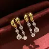 Pendientes de Borla Explosiva con Perforaciones de Burbujas de Caperucita Roja Moda Alto Valor de Color Diseño de Moda Lujo Ligero Personalizado Joyería Versátil para Mujer