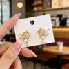Brincos de Luxo com Banho de Ouro Real 18K, Inlays de Zircônia e Design de Flor Gota de Óleo, Brincos Elegantes de Camélia com Imitação de Pérola