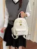 Nova mochila de PU com relevo em formato de coração para estudantes, mochila leve para o dia a dia e viagens, mochila pequena estilosa