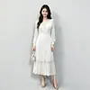 Vestido largo elegante plisado para mujer transfronterizo con flecos estilo Miyake, mangas largas tipo linterna, cintura de pétalos, empalme de encaje y diseño plisado