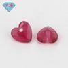 Anillo de piedra desnuda con forma de corazón de un solo agujero central de gema Huagang, n.° 5, con fondo de arena de vidrio rojo rosa, superficie de anillo de piedra desnuda con forma de corazón de melocotón, fondo de arena artificial