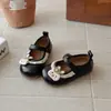 Sapatos Infantis de Primavera e Outono Sapatos de Princesa Criança Pequena Velcro Couro Estilo Sola Macia Sapatos Únicos Fofos Meninas Coelho Pequeno Mary Janes
